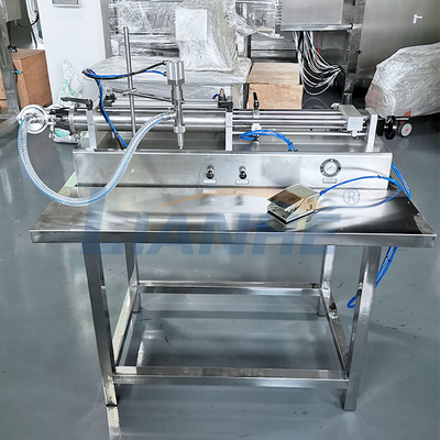 Bens horizontais líquidos semi automáticos da máquina de enchimento 0.6-0.8MPa